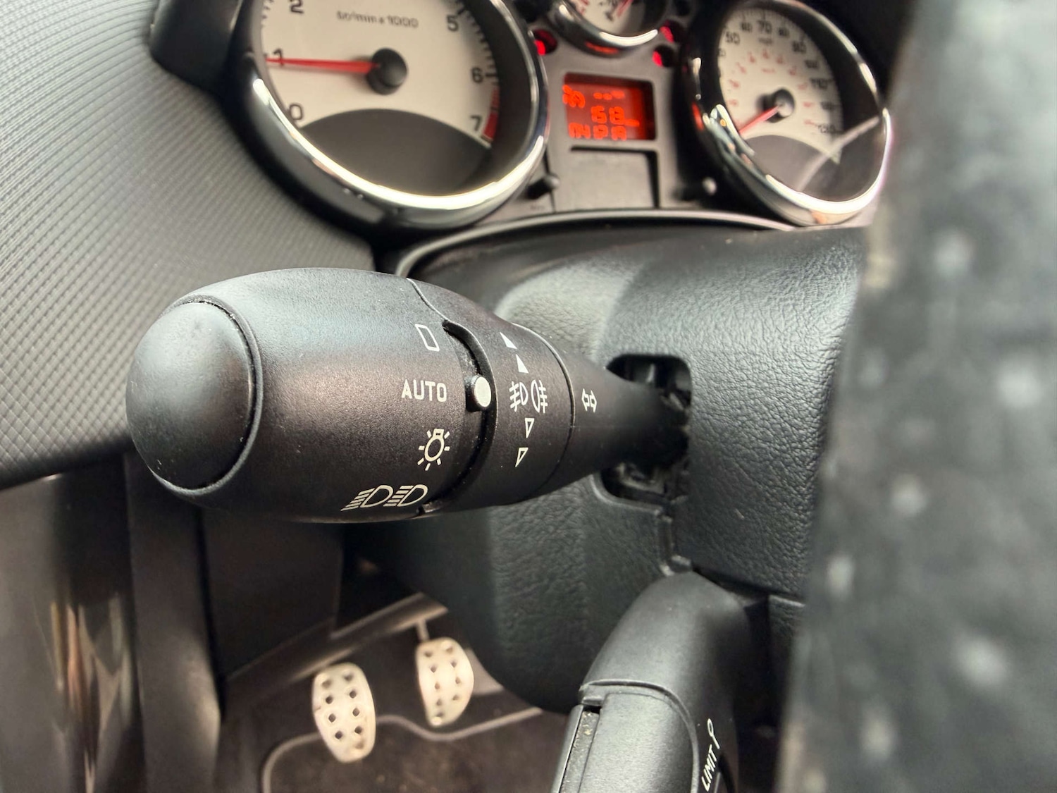 Used Peugeot 207 2012 for sale - 77022349: Photo 12