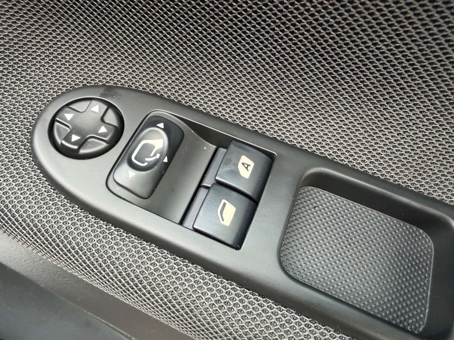 Used Peugeot 207 2012 for sale - 77022349: Photo 7