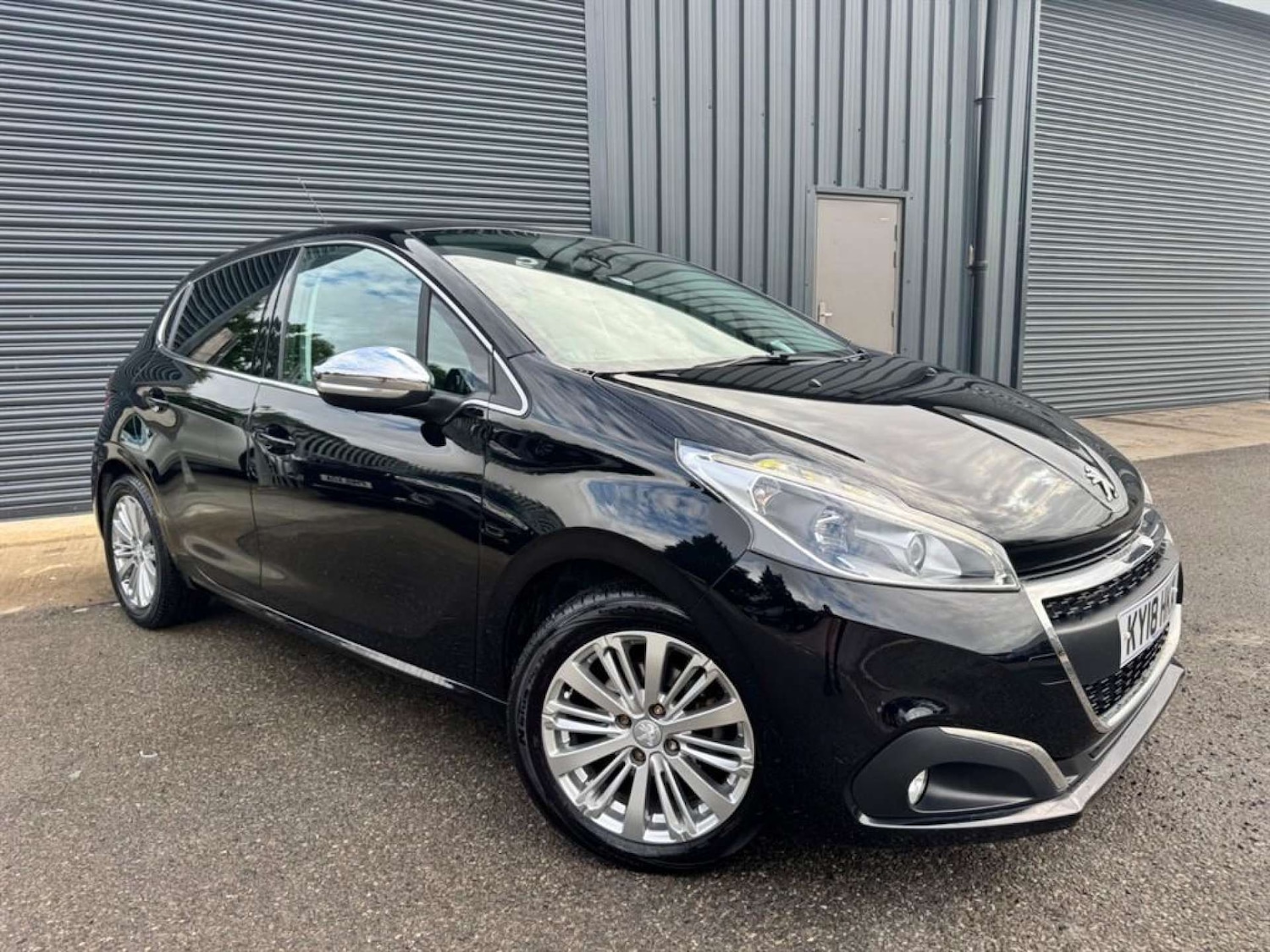 Used Peugeot 208 2018 for sale - 76476777: Photo 2
