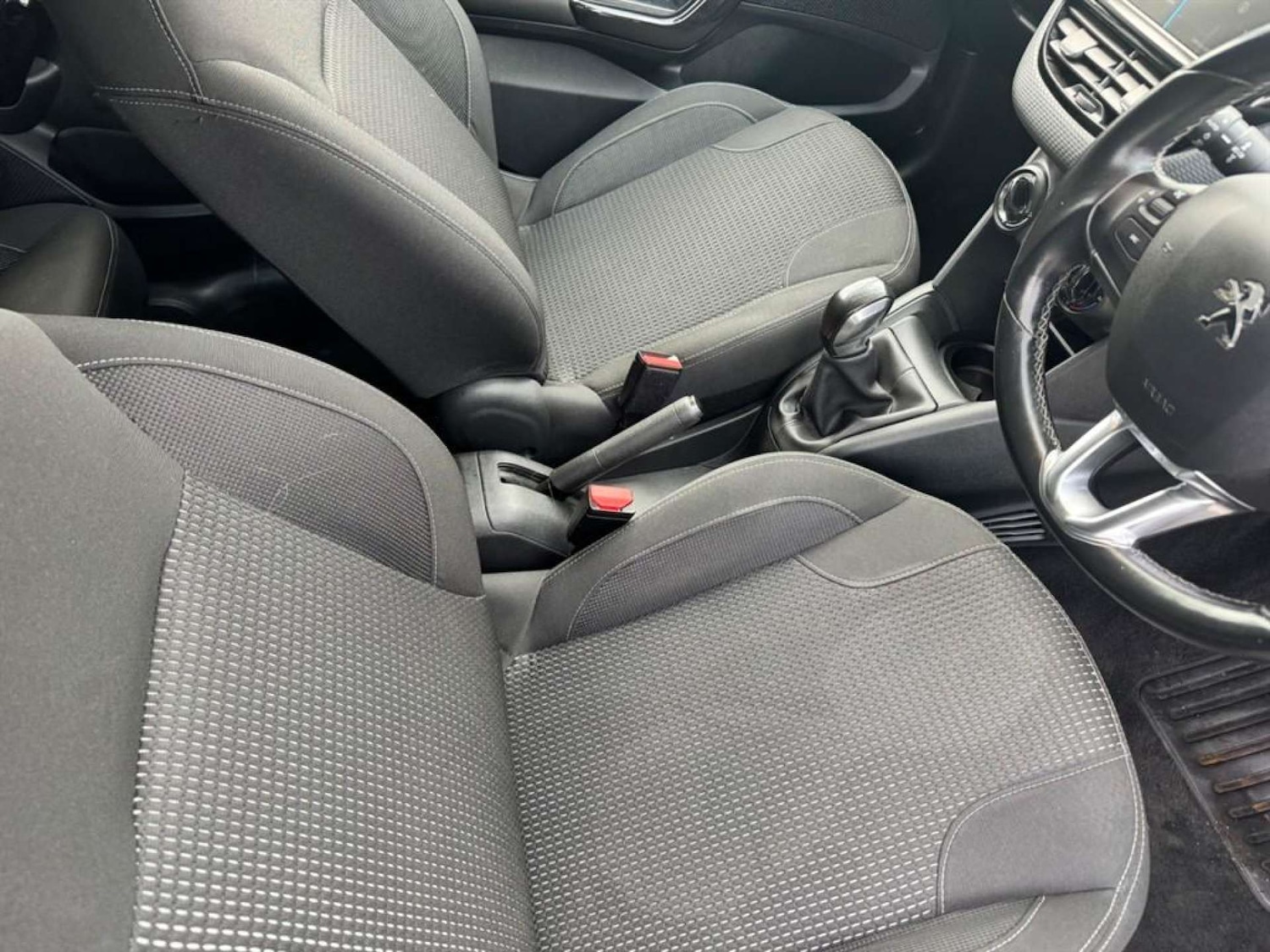 Used Peugeot 208 2018 for sale - 76476777: Photo 6