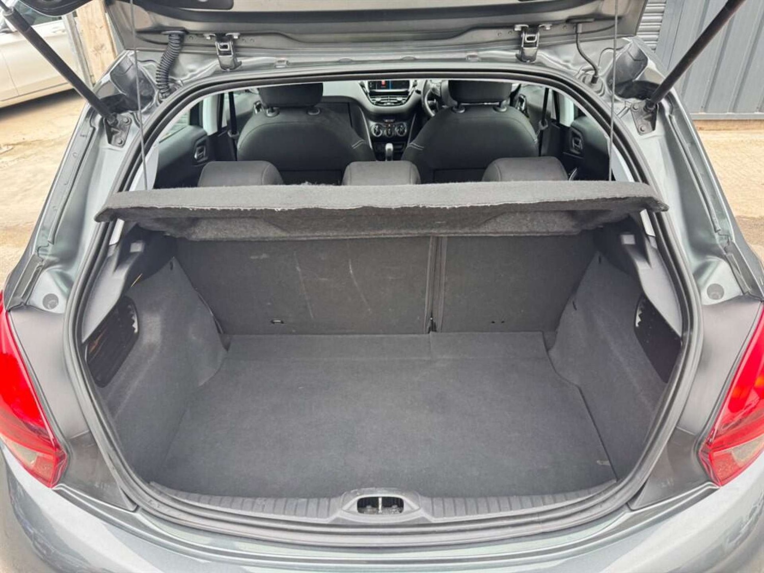 Used Peugeot 208 2017 for sale - 76476746: Photo 9