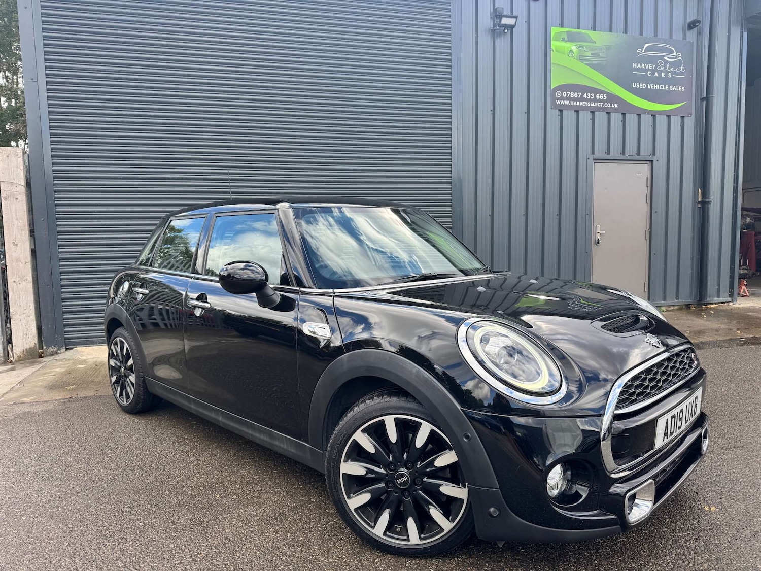 Used MINI Hatch 2019 for sale - 76476739: Photo 1