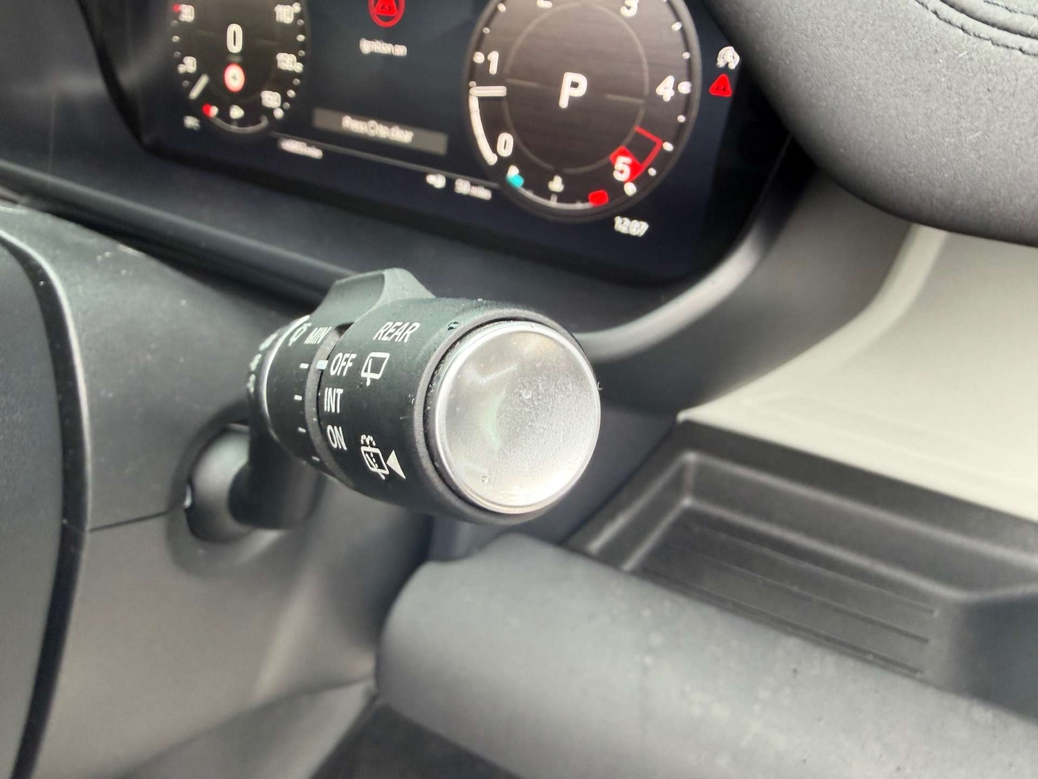 Used Land Rover Defender 2022 for sale - 77690663: Photo 5