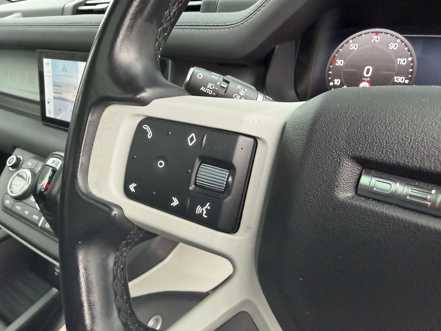 Used Land Rover Defender 2022 for sale - 77690663: Photo 9