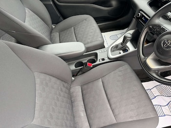 Used Toyota Yaris 2024 for sale - 77299361: Photo