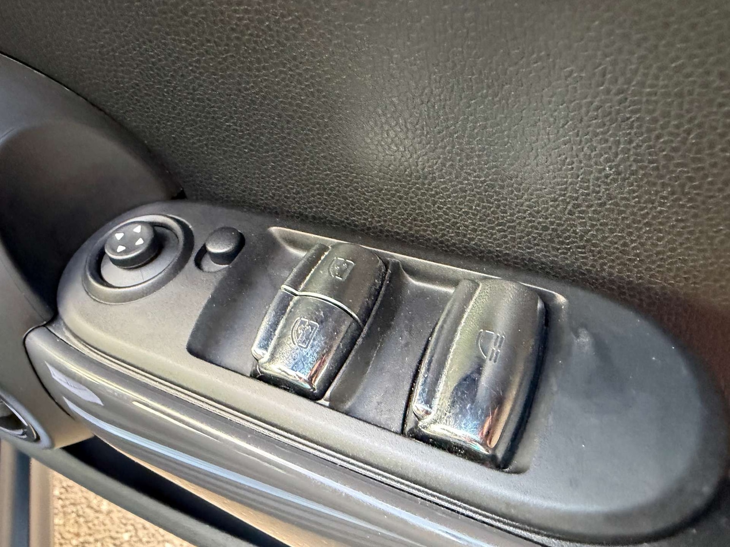 Used MINI Convertible 2019 for sale - 76618867: Photo 5