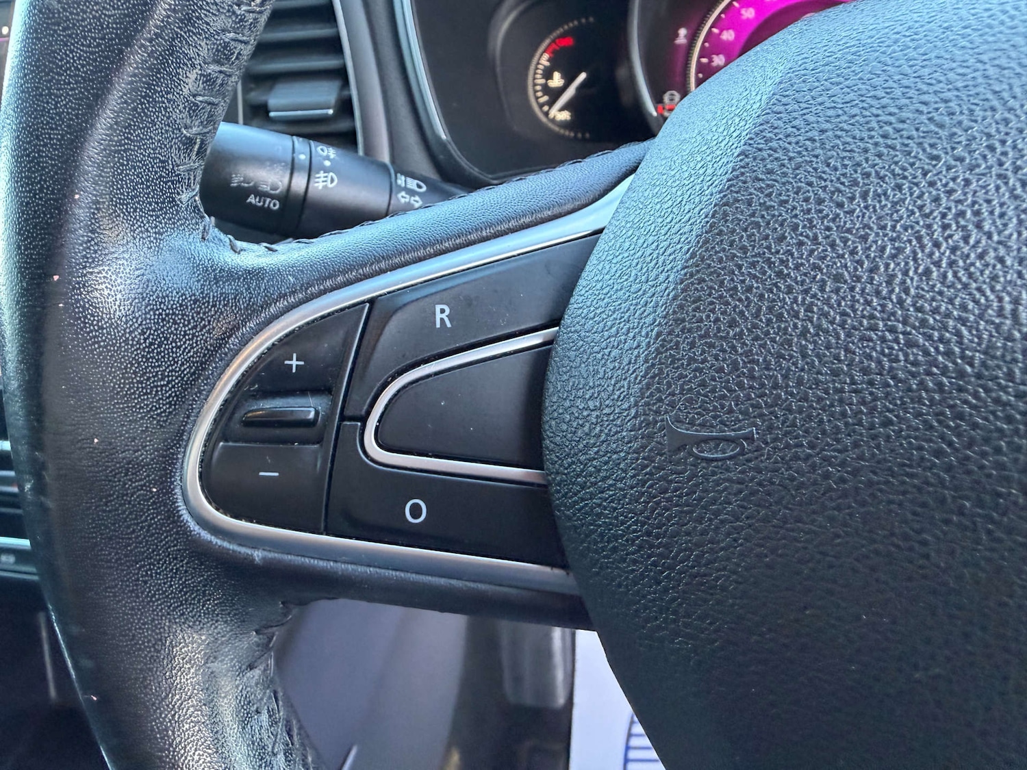 Used Renault Megane 2017 for sale - 76892328: Photo 12