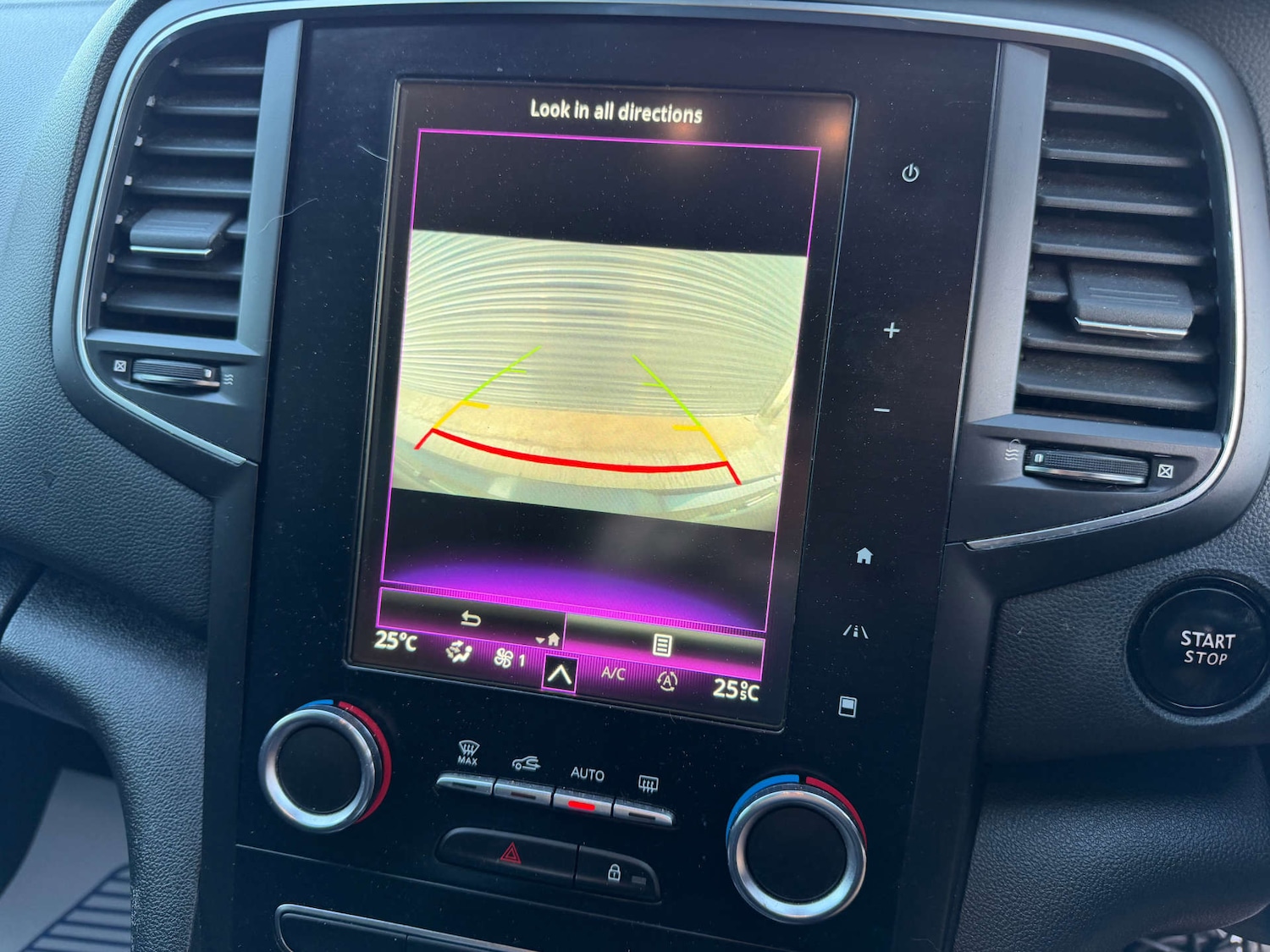 Used Renault Megane 2017 for sale - 76892328: Photo 18