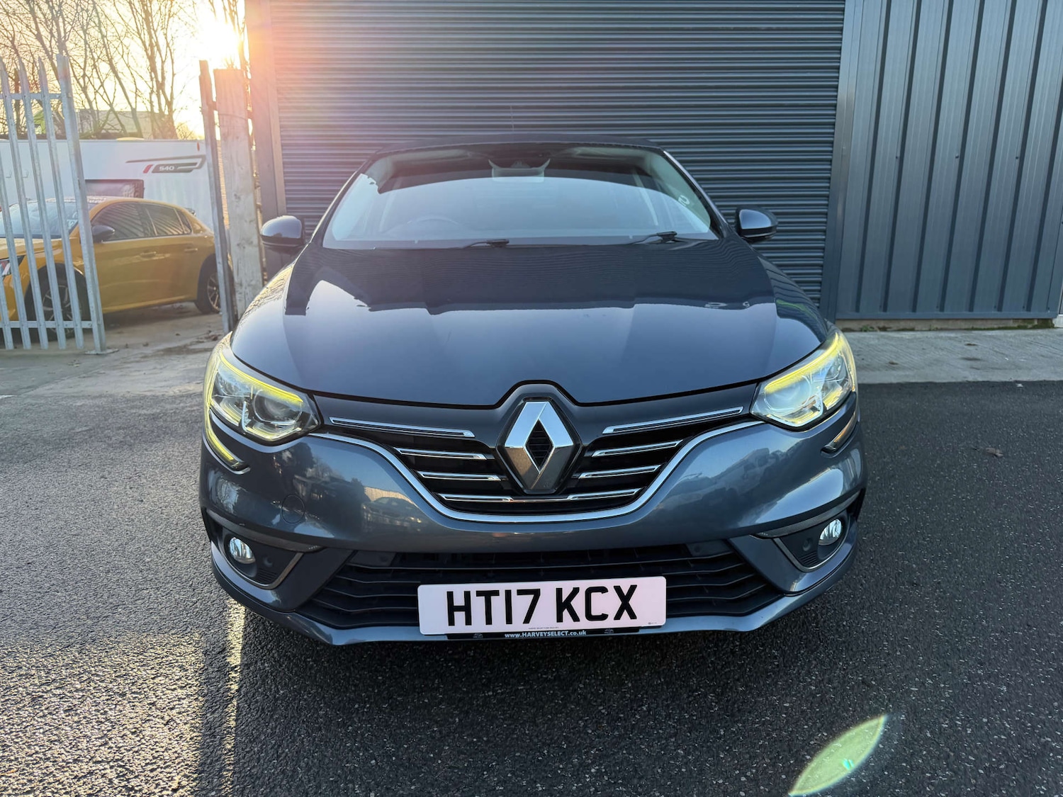 Used Renault Megane 2017 for sale - 76892328: Photo 2