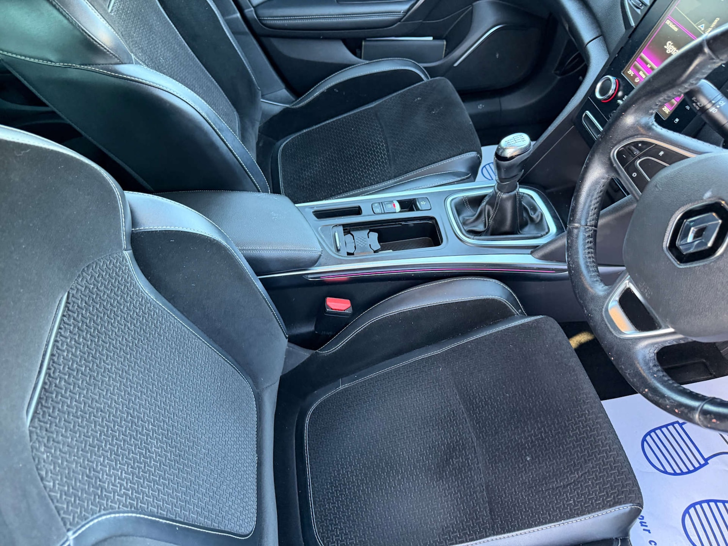 Used Renault Megane 2017 for sale - 76892328: Photo 6