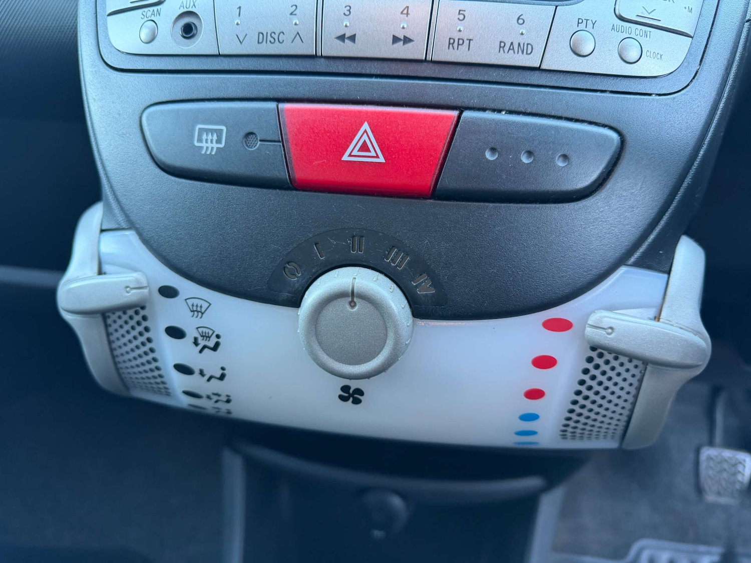 Used Toyota AYGO 2013 for sale - 77132816: Photo 14