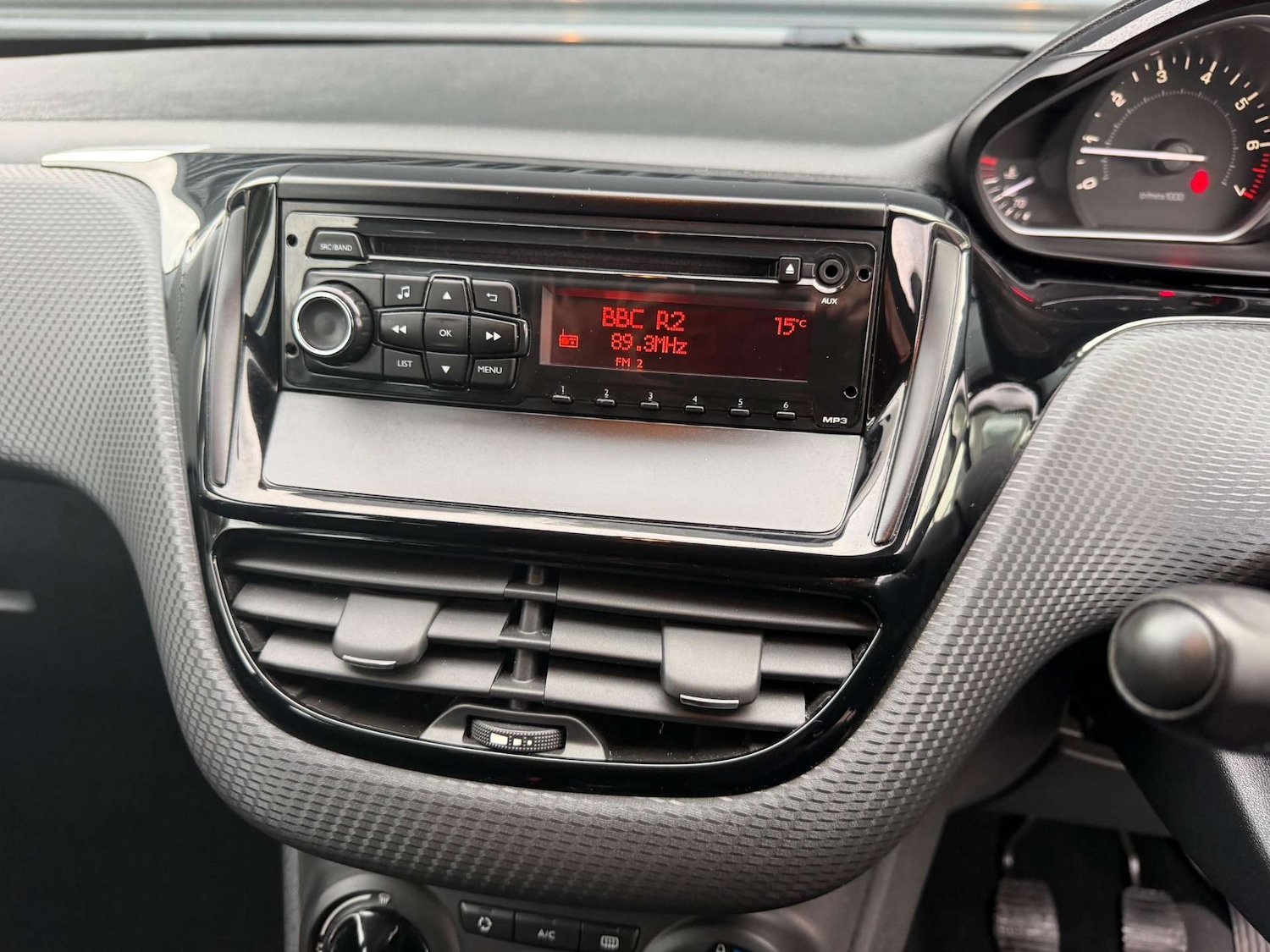 Used Peugeot 208 2015 for sale - 76491001: Photo 14