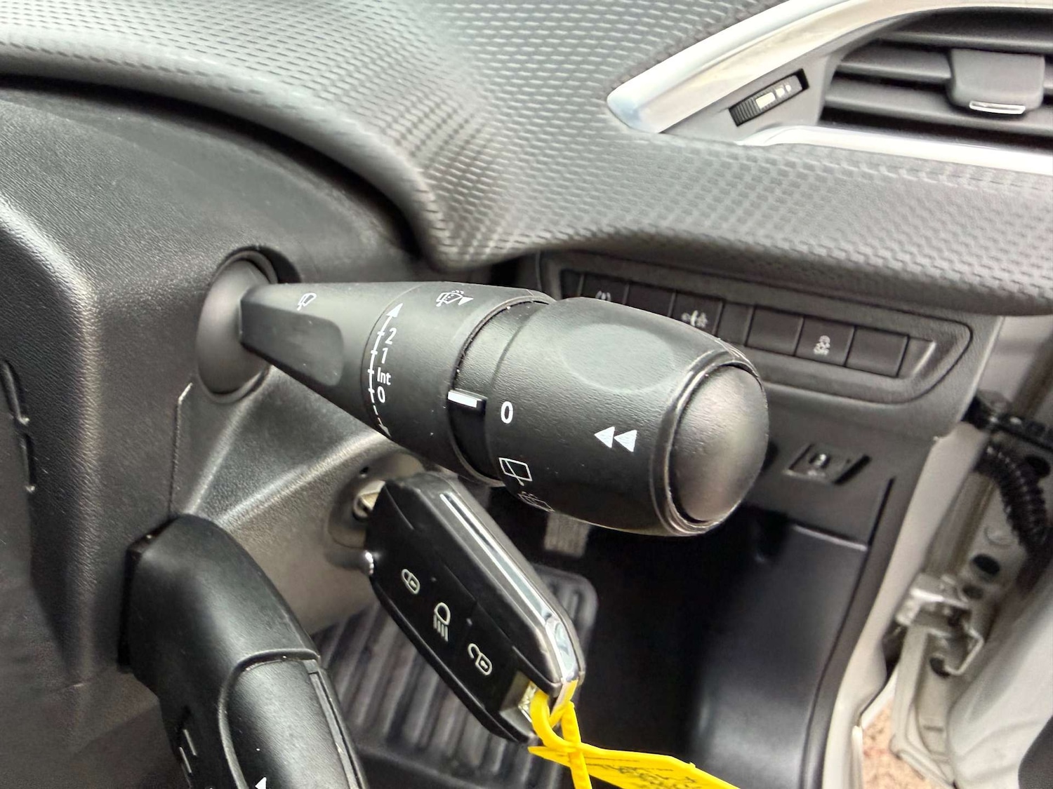 Used Peugeot 208 2015 for sale - 76491001: Photo 16