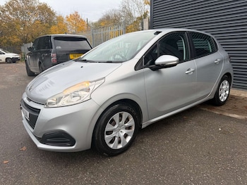 Used Peugeot 208 2015 for sale - 76491001: Photo