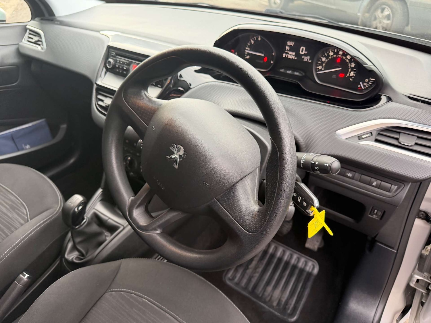 Used Peugeot 208 2015 for sale - 76491001: Photo 5