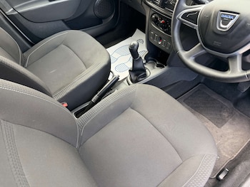 Used Dacia Sandero 2018 for sale - 78852969: Photo
