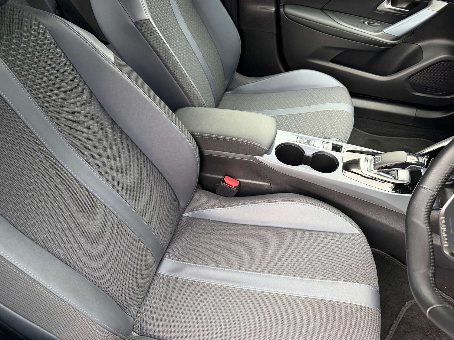 Used Peugeot 2008 2020 for sale - 76589708: Photo 10