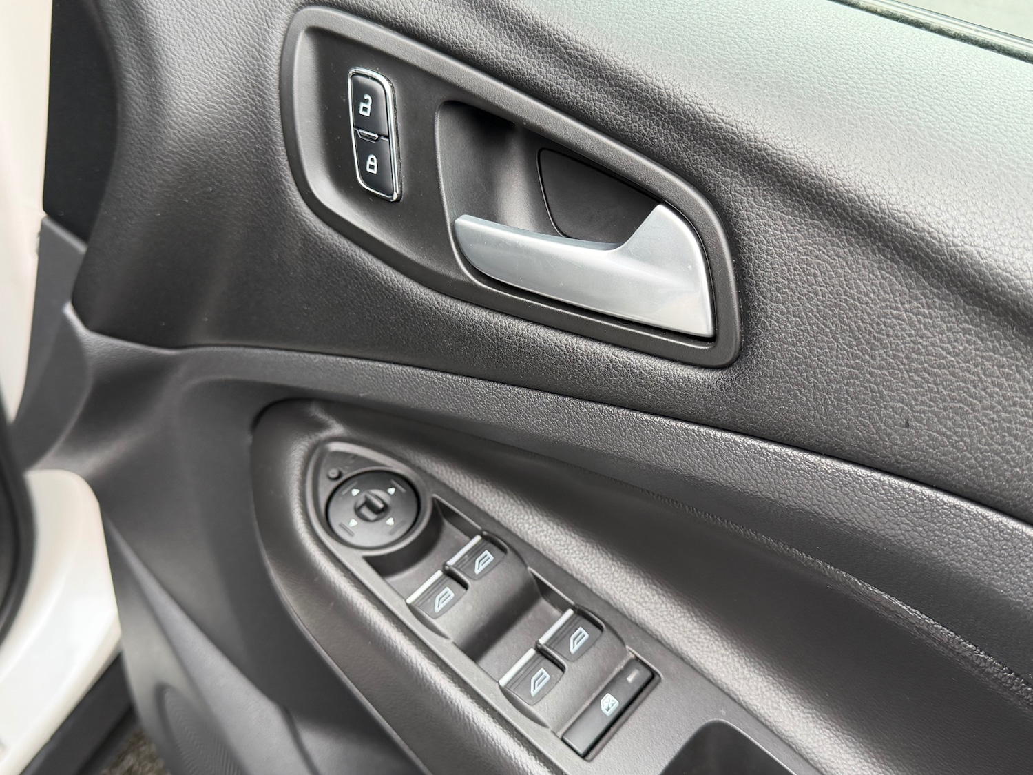 Used Ford Kuga 2015 for sale - 77454623: Photo 15