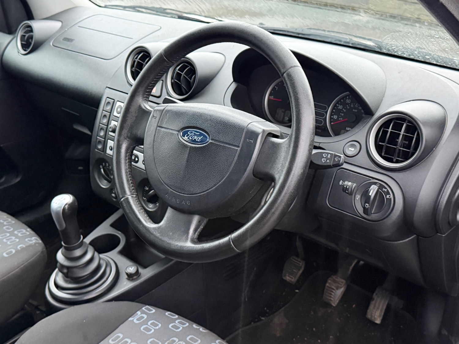 Used Ford Fiesta 2004 for sale - 77367359: Photo 4
