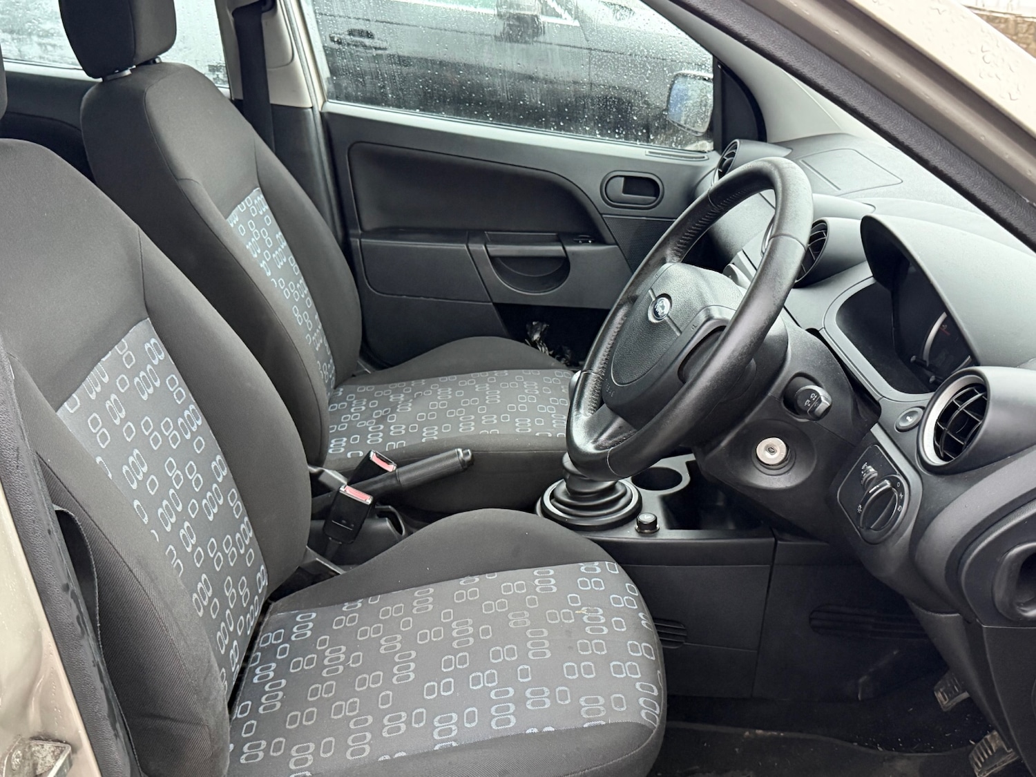 Used Ford Fiesta 2004 for sale - 77367359: Photo 5