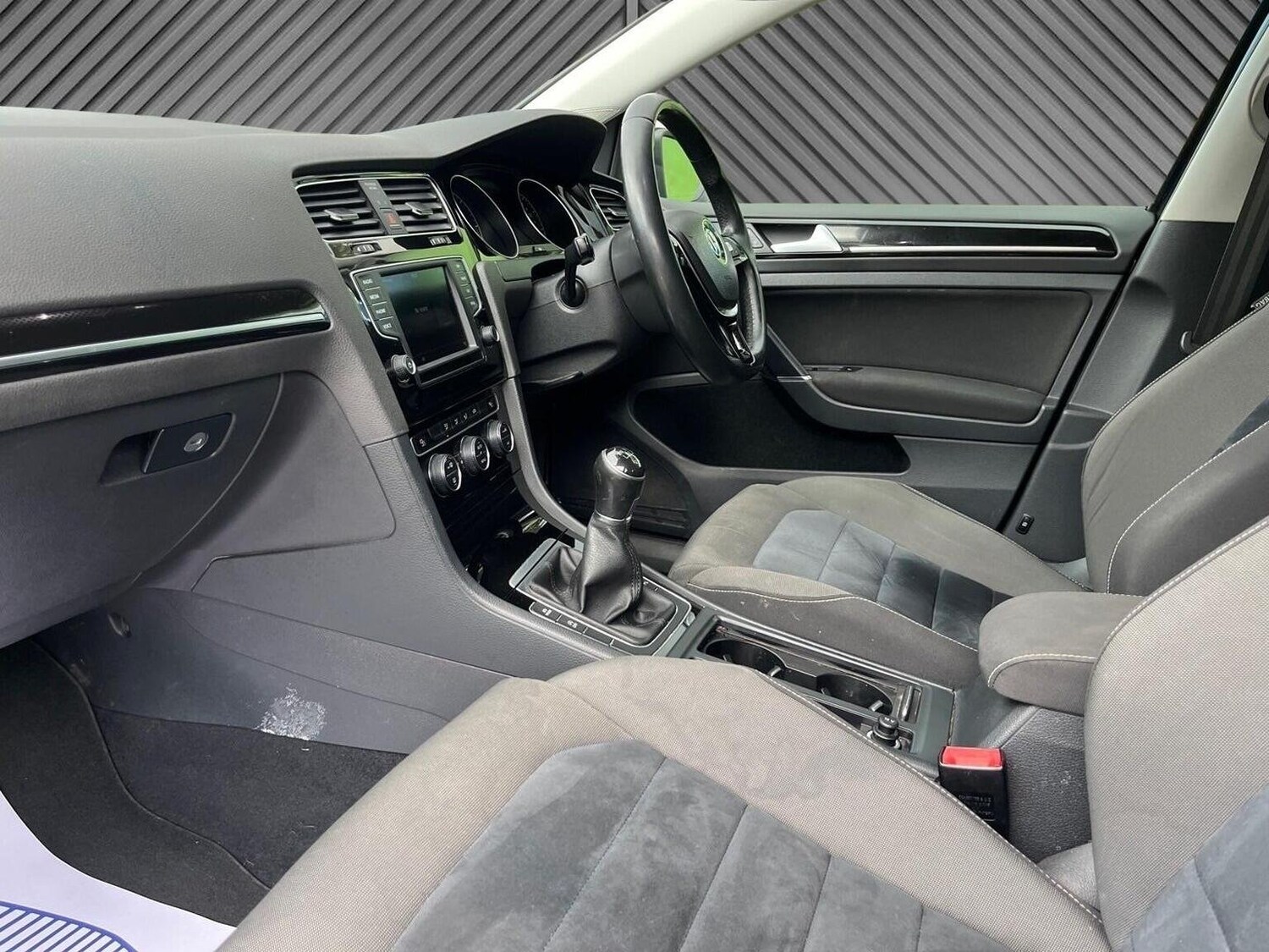 Used Volkswagen Golf 2015 for sale - 76605730: Photo 32