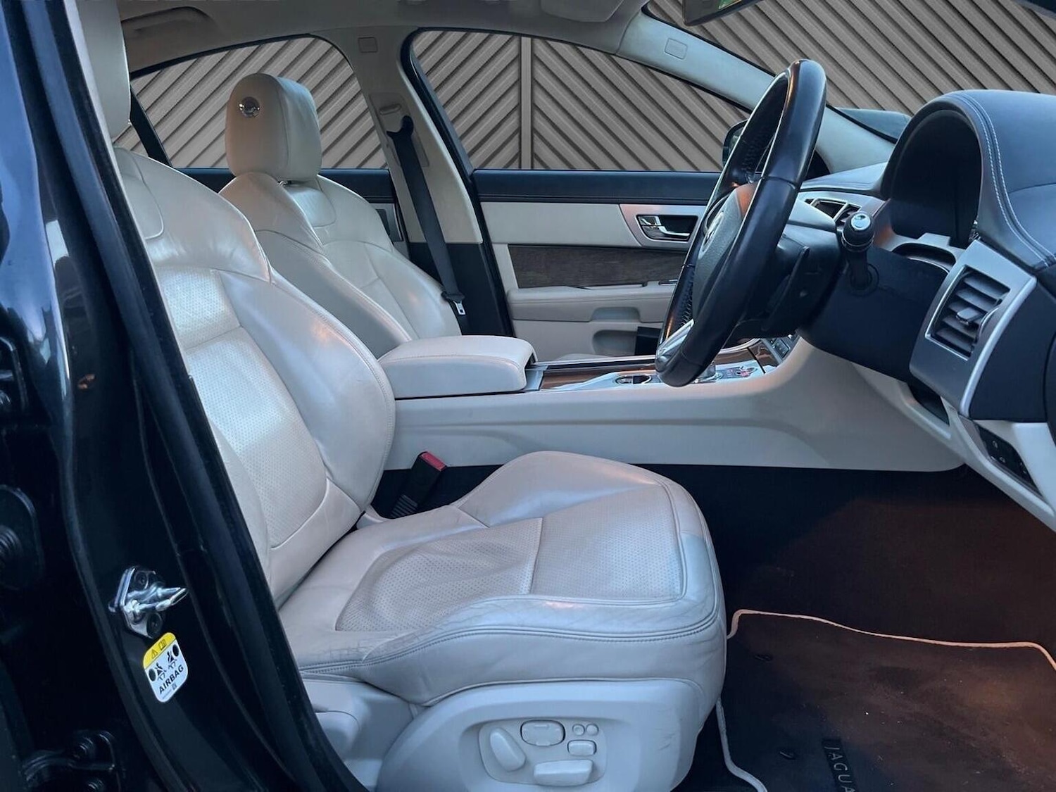 Used Jaguar XF 2013 for sale - 77162317: Photo 16