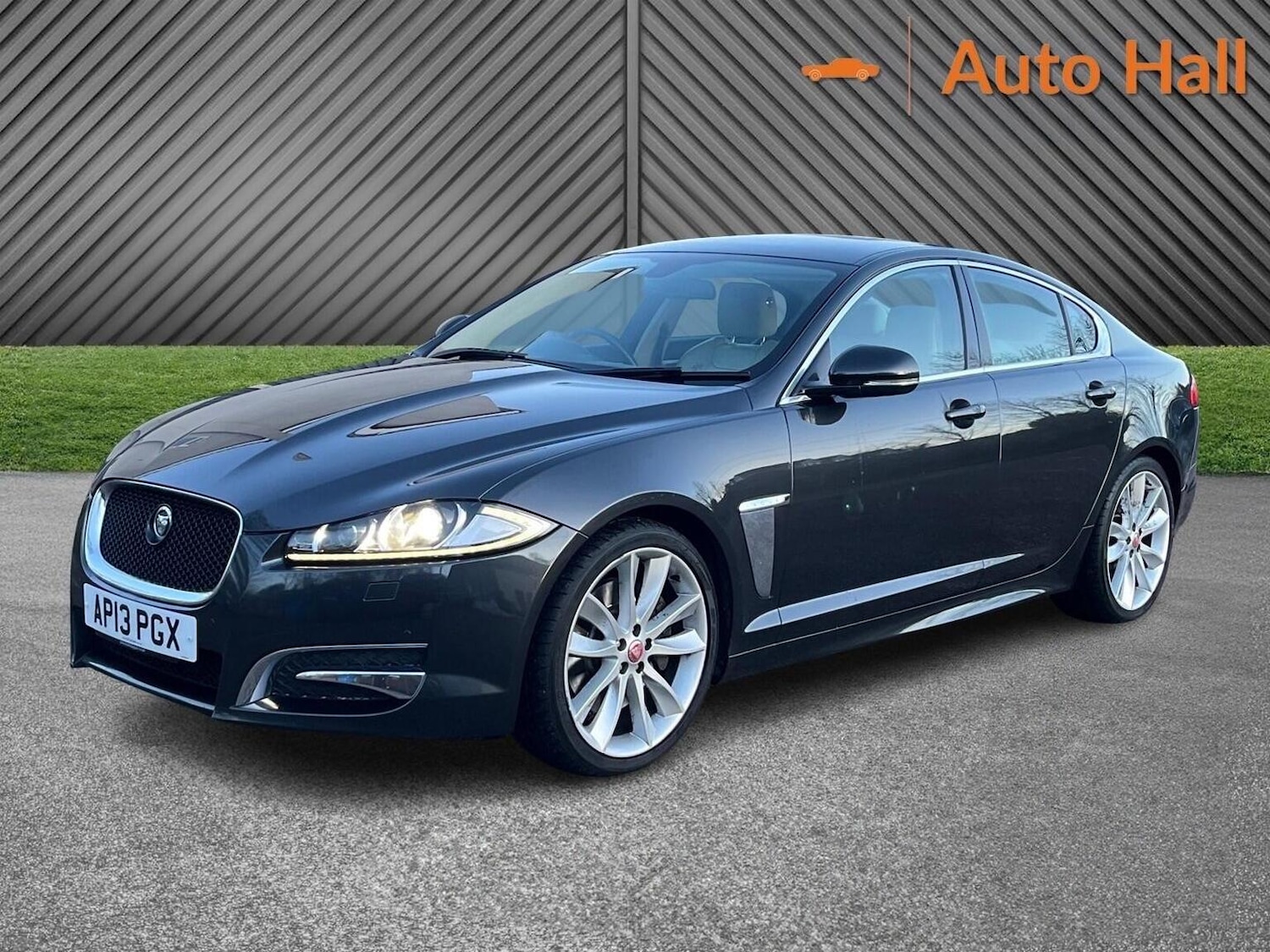 Used Jaguar XF 2013 for sale - 77162317: Photo 2