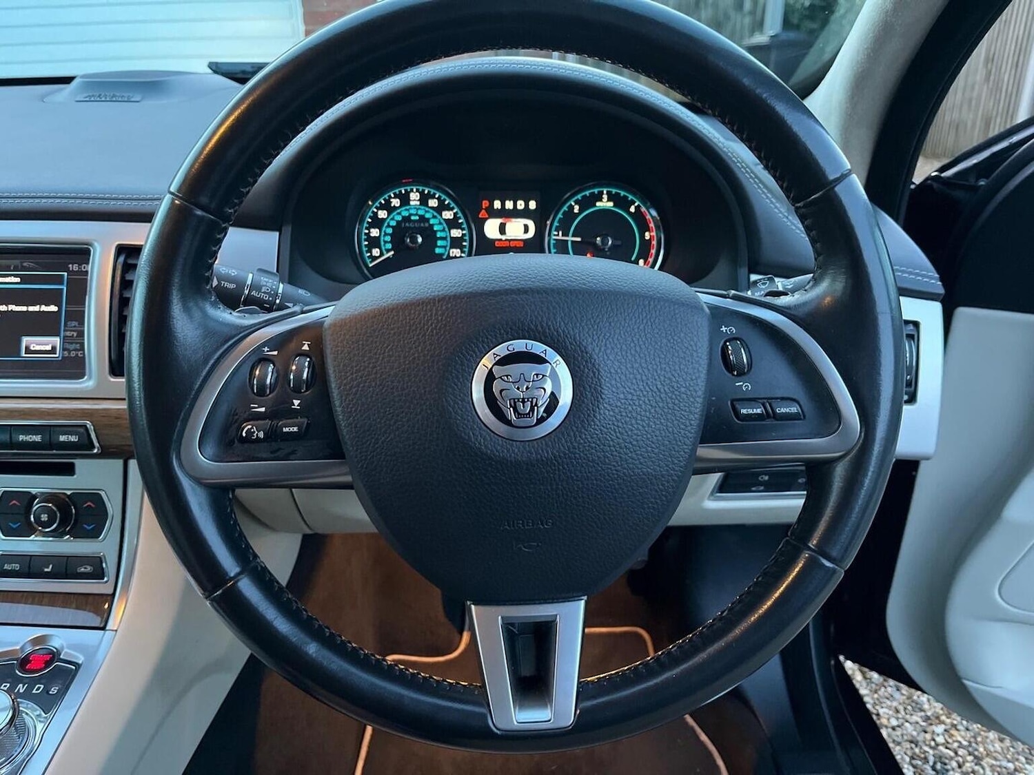 Used Jaguar XF 2013 for sale - 77162317: Photo 29