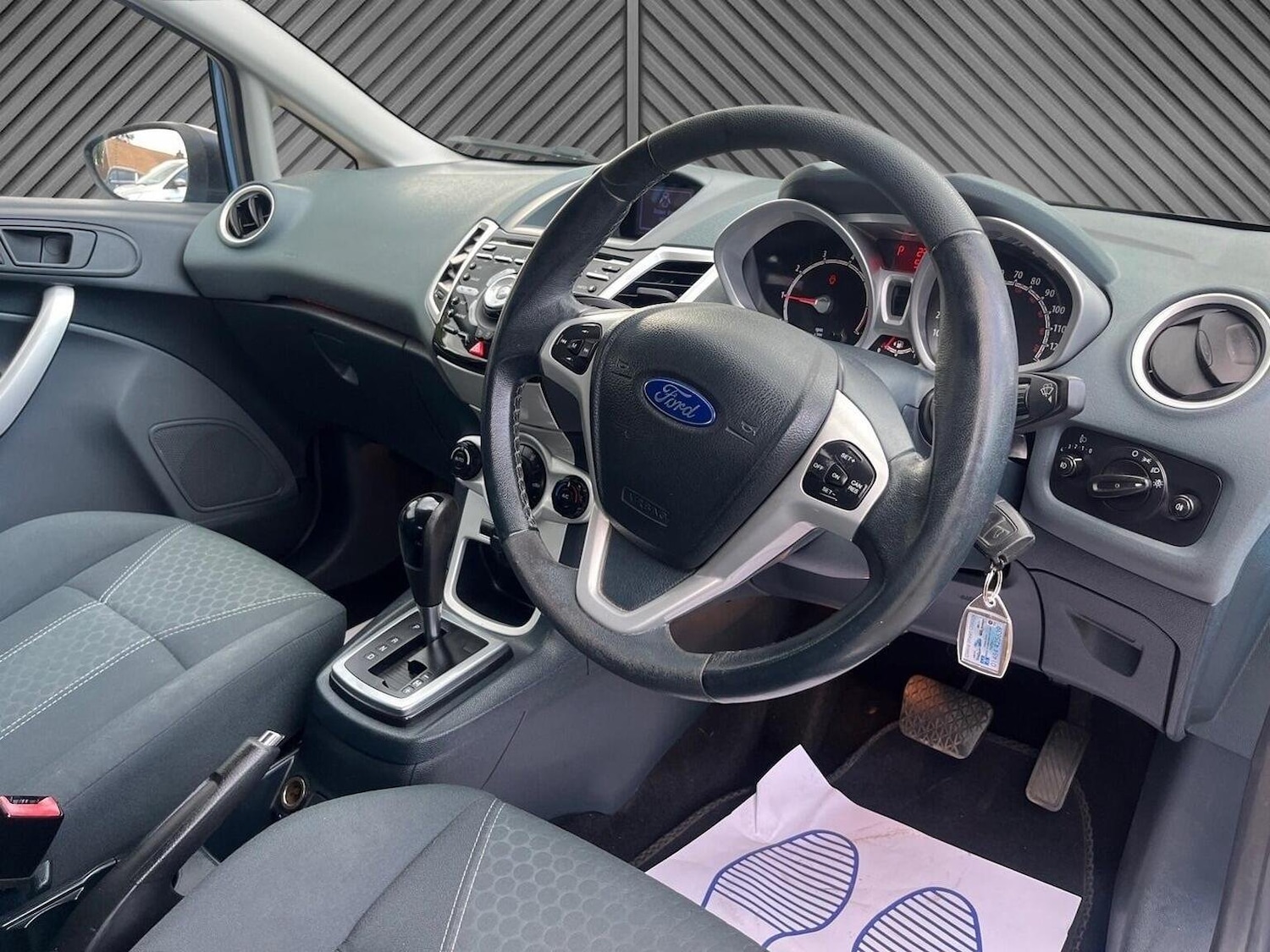 Used Ford Fiesta 2010 for sale - 76605859: Photo 13