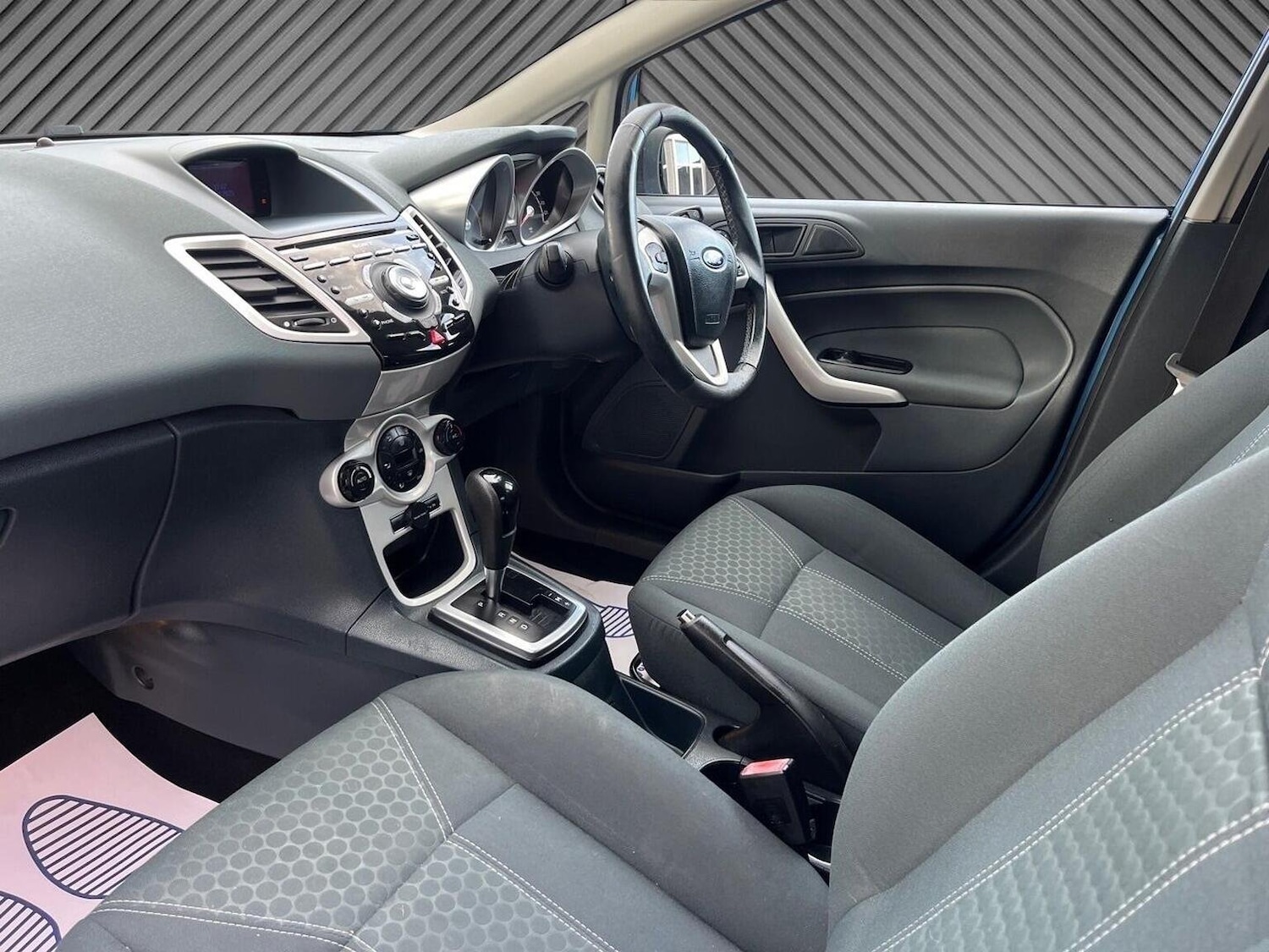 Used Ford Fiesta 2010 for sale - 76605859: Photo 14