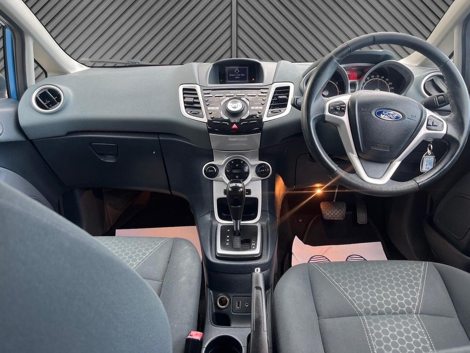 Used Ford Fiesta 2010 for sale - 76605859: Photo 15