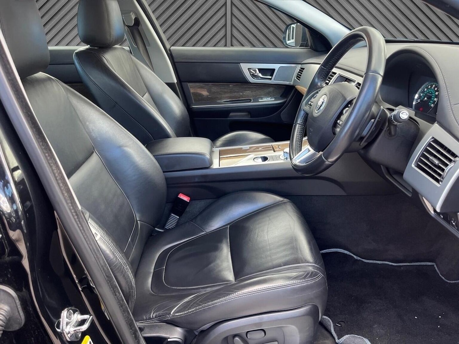 Used Jaguar XF 2012 for sale - 78070437: Photo 15