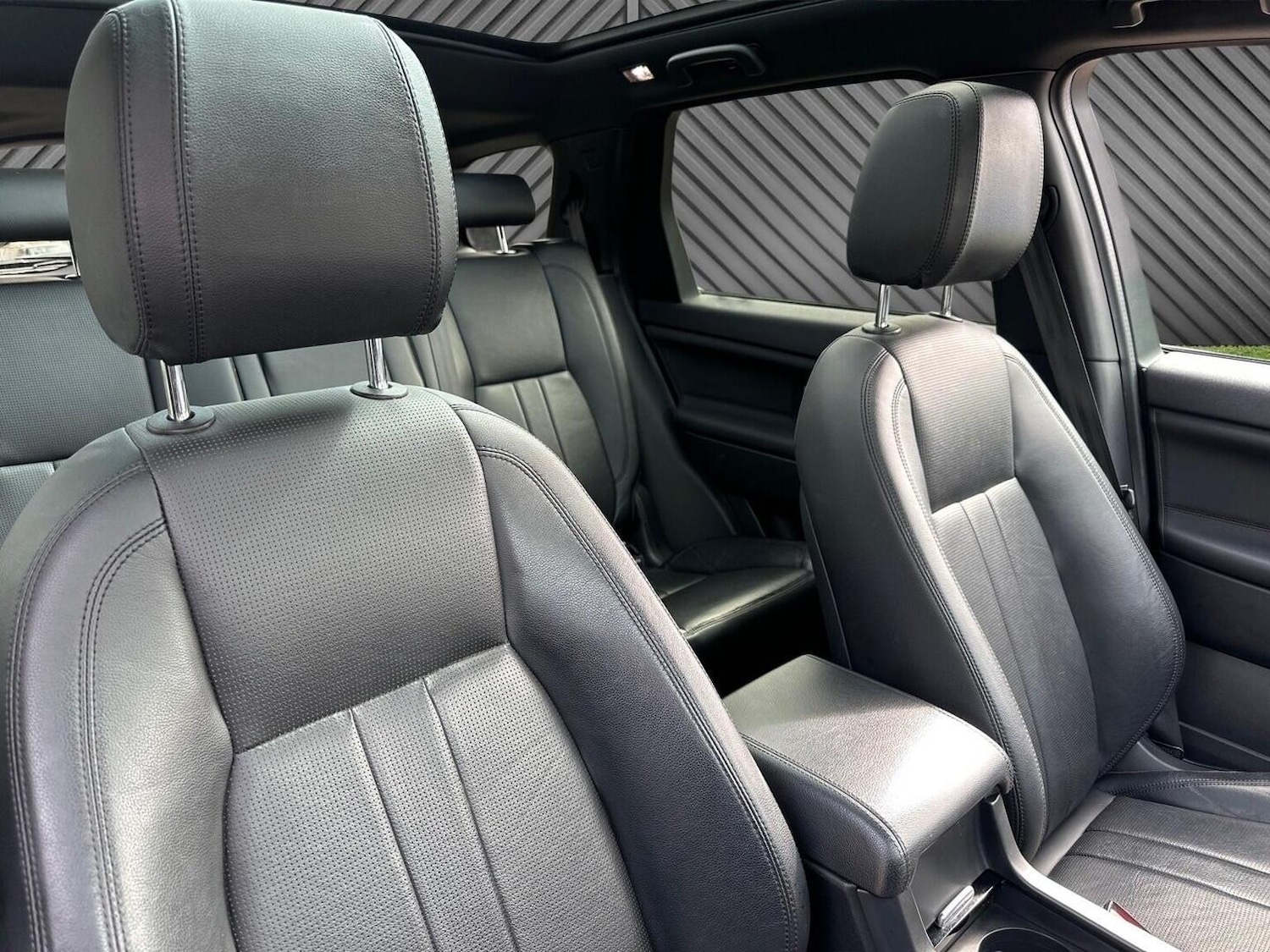 Used Land Rover Discovery Sport 2018 for sale - 78098185: Photo 15