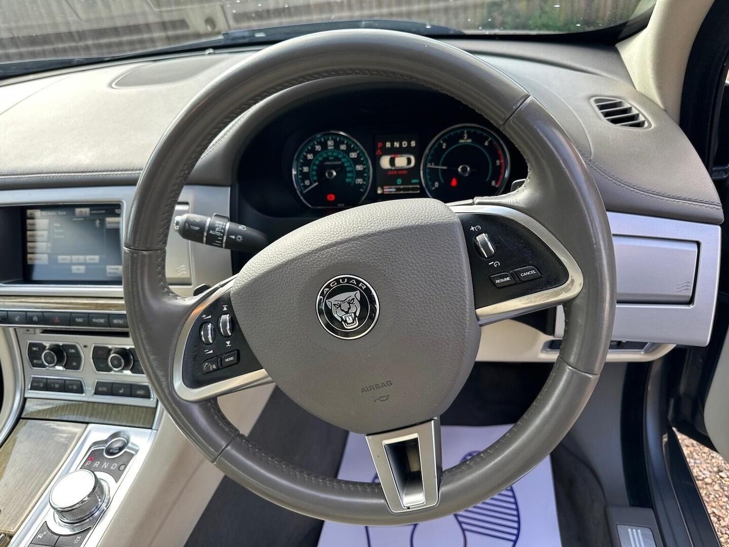 Used Jaguar XF 2014 for sale - 78018304: Photo 24