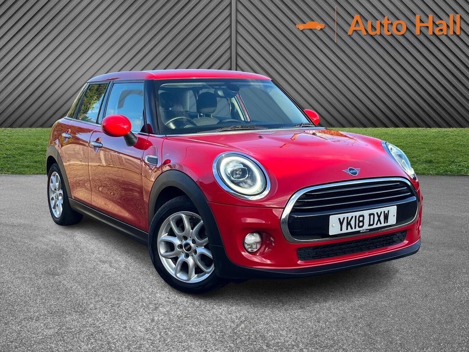 Used MINI Hatch 2018 for sale - 76896938: Photo 1