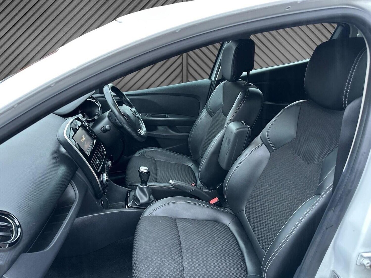 Used Renault Clio 2016 for sale - 77508602: Photo 28