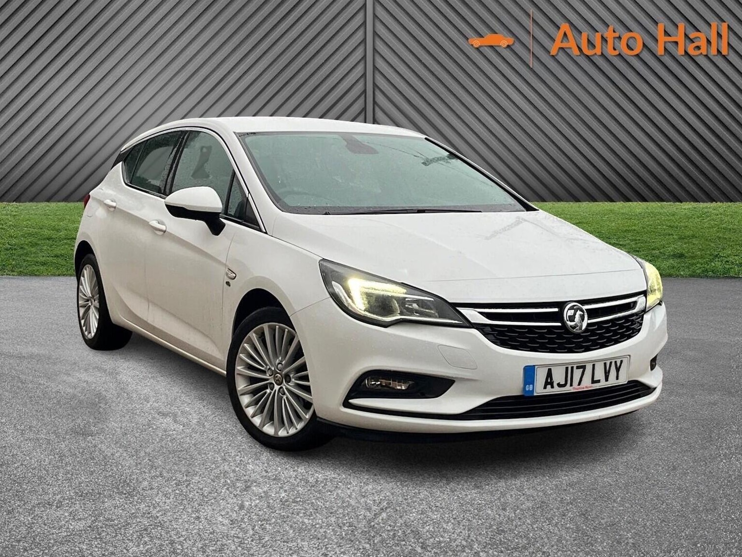 Used Vauxhall Astra 2017 for sale - 76963348: Photo 1