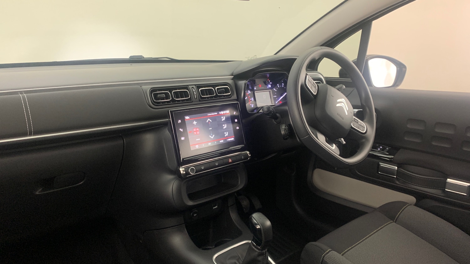 Used Citroen C3 2023 for sale - 77626908: Photo 2