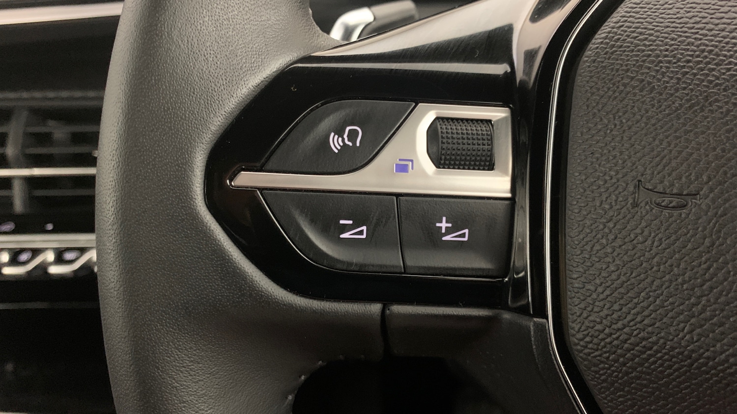 Used Peugeot 2008 2024 for sale - 76327653: Photo 19