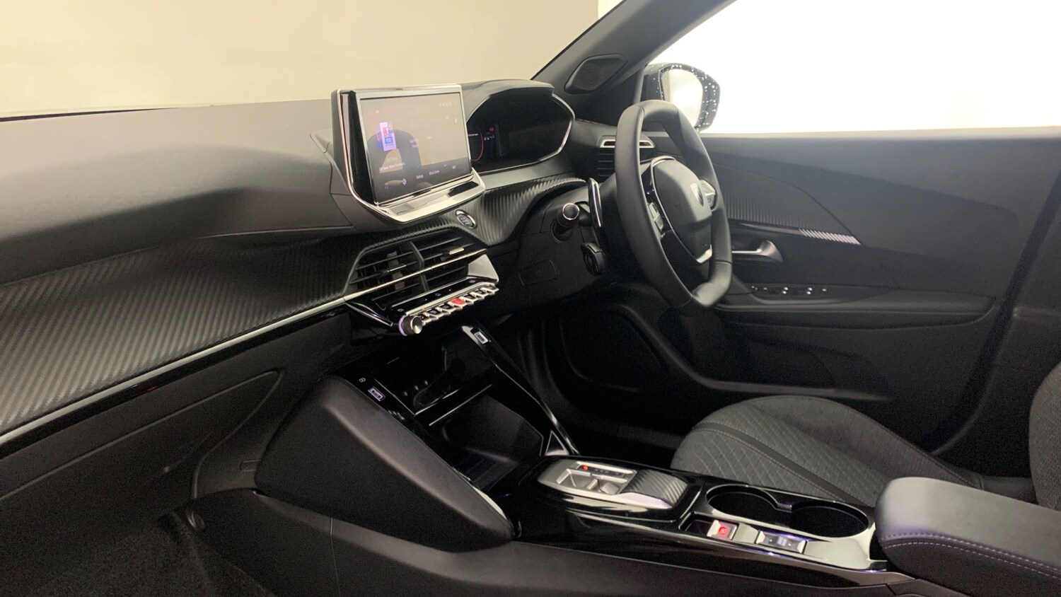 Used Peugeot 2008 2024 for sale - 76327653: Photo 2