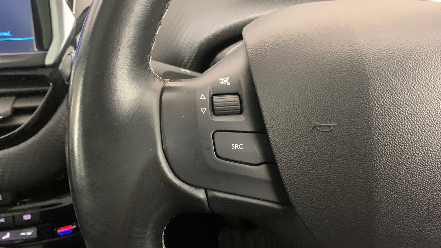 Used Peugeot 2008 2019 for sale - 76086028: Photo 19