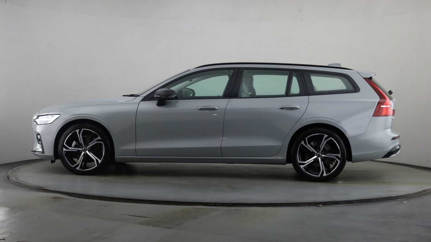 Used Volvo V60 2025 for sale - 76716069: Photo 15