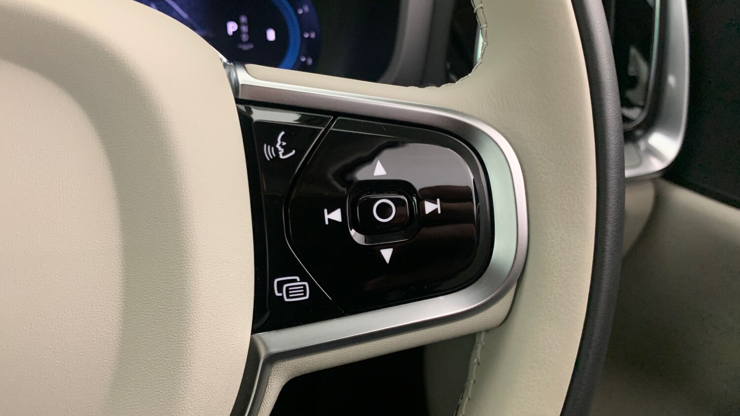 Used Volvo V60 2025 for sale - 76716069: Photo 19