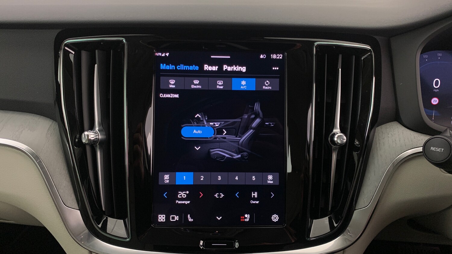 Used Volvo V60 2025 for sale - 76716069: Photo 25