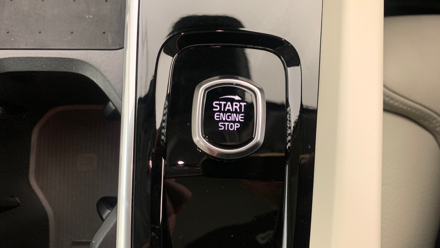 Used Volvo V60 2025 for sale - 76716069: Photo 34