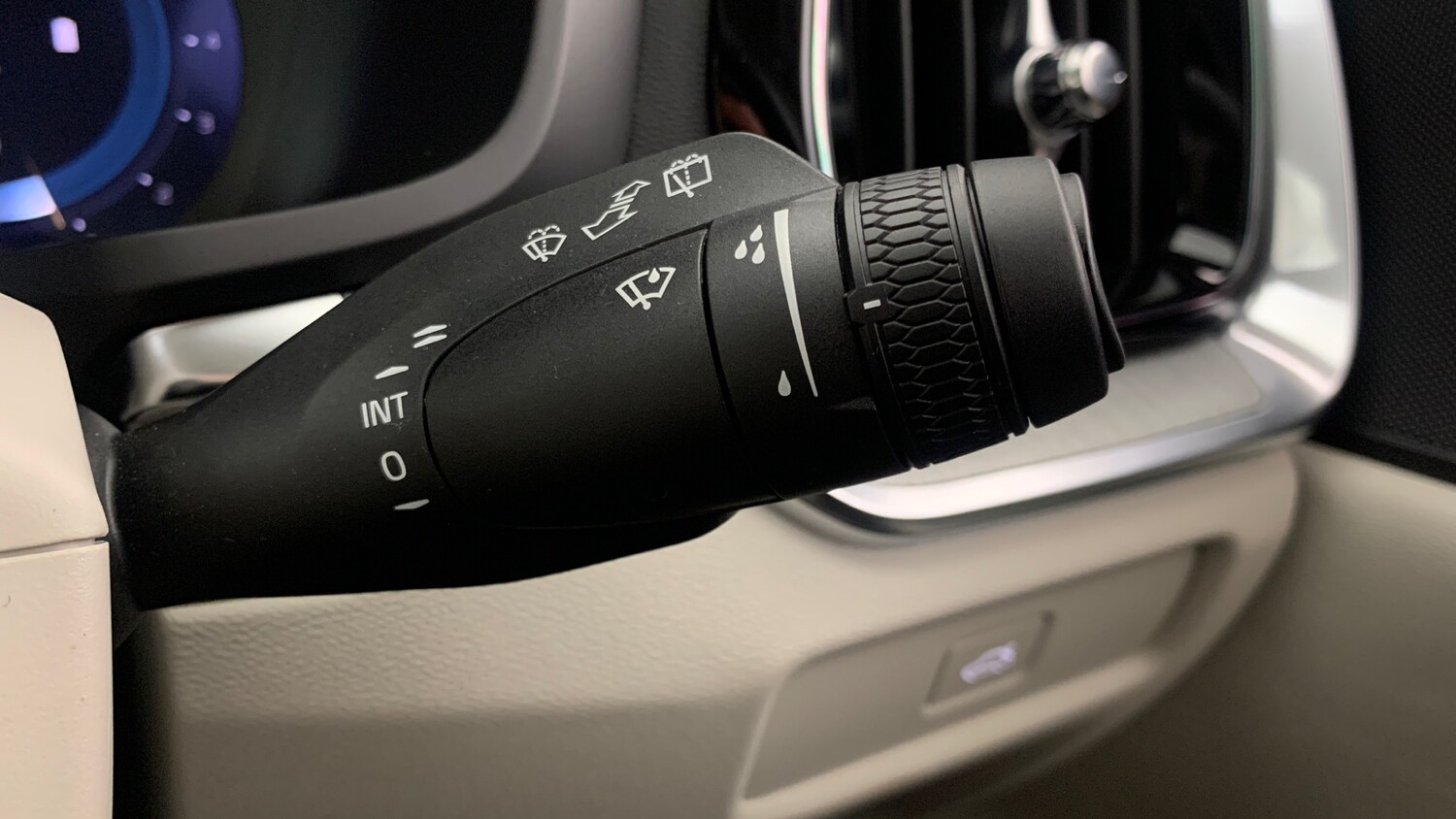 Used Volvo V60 2025 for sale - 76716069: Photo 44