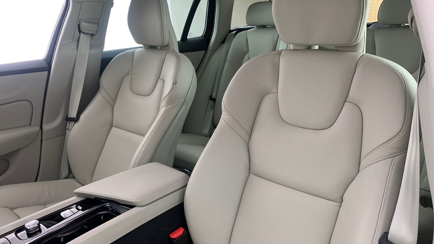 Used Volvo V60 2025 for sale - 76716069: Photo 57