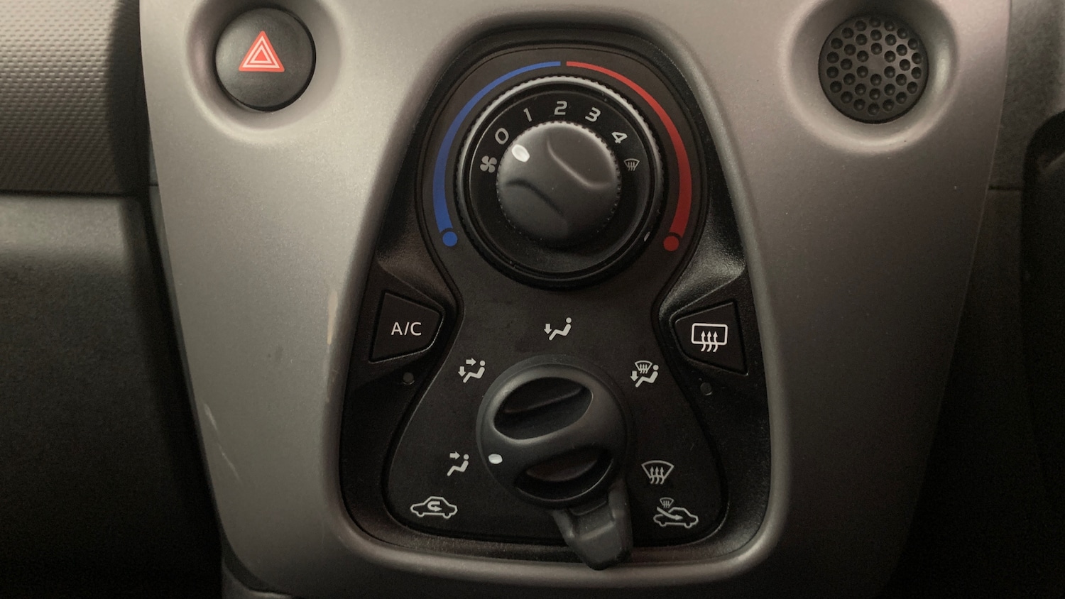 Used Peugeot 108 2018 for sale - 76866812: Photo 29