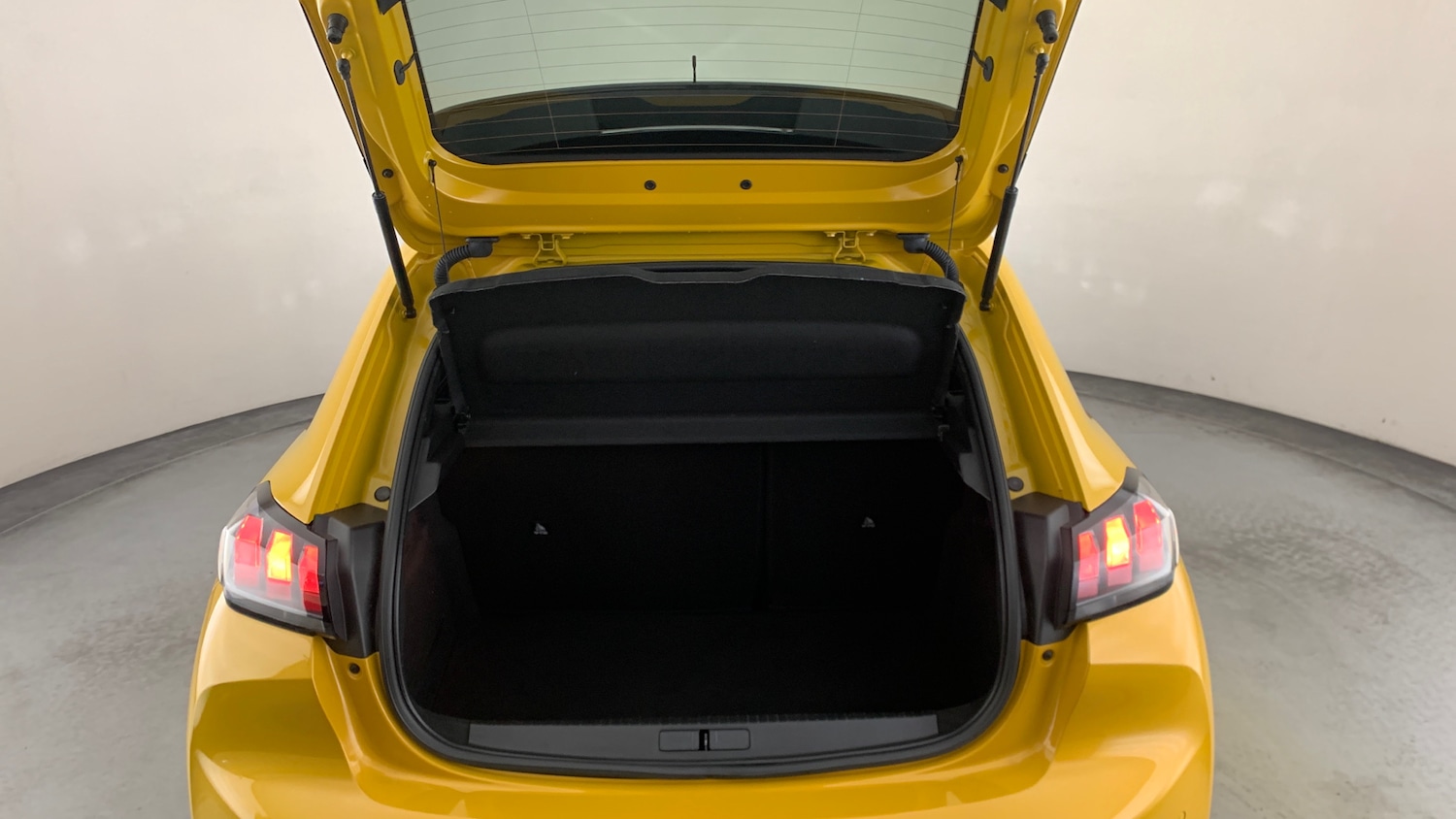 Used Peugeot 208 2022 for sale - 76389561: Photo 5