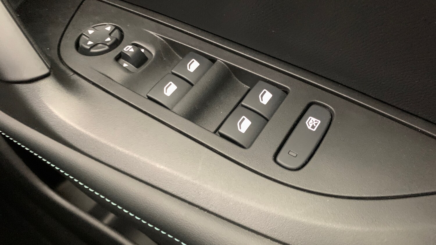 Used Peugeot 2008 2021 for sale - 75659563: Photo 38